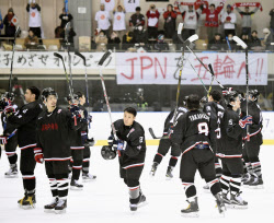 日本３戦全勝で平昌五輪最終予選へ アイスホッケー