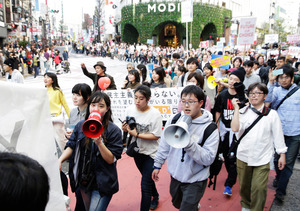 「みんな選挙に行って」 渋谷区で安倍政権反対デモ