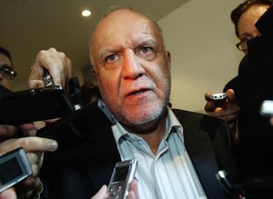 イラン、産油量据え置きに合意 サウジなどと協調へ
