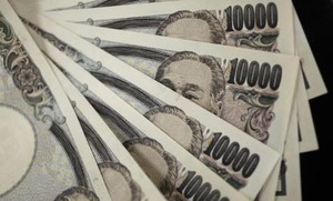 長期金利が再びマイナス、運用難で「金利狩り」加速