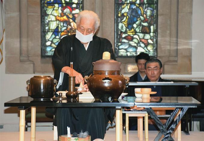 茶道の海外普及６５年祝う ハワイで裏千家が献茶式