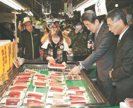 安倍首相宮城訪問 水産業の復興状況を確認
