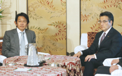 維新、民主への合流受け入れ 党名変更が条件