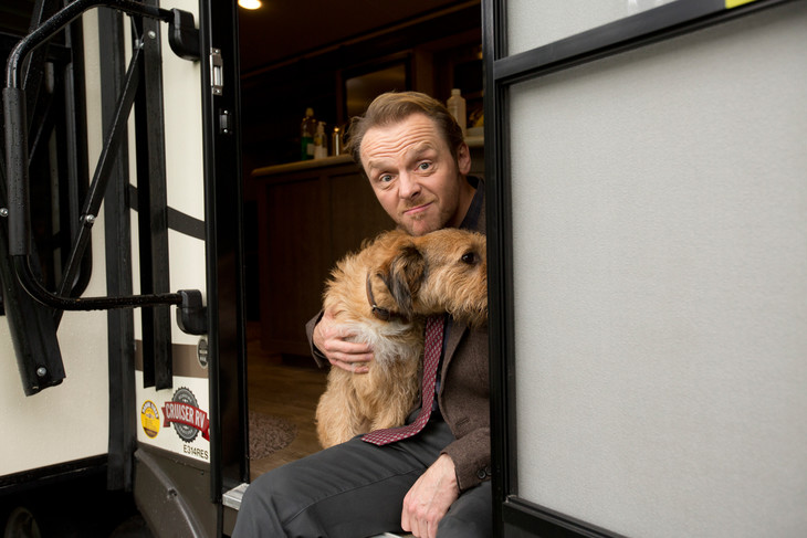 サイモン・ペッグと相棒の犬の相思相愛ぶり伝わる「ミラクル・ニール！」特別映像