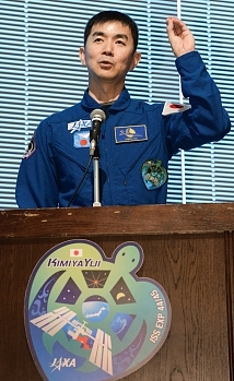 宇宙飛行士 油井さん帰国 「次は船長として」