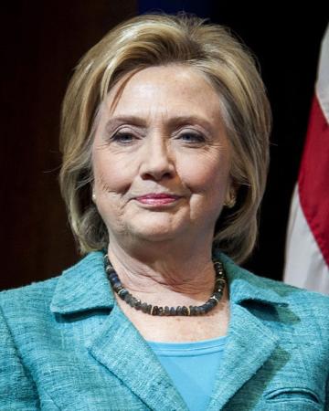 クリントン氏、円安誘導と批判 米紙寄稿で、ＴＰＰ反対も