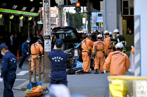 大阪・梅田、乗用車が歩道に突っ込む ３人が重体