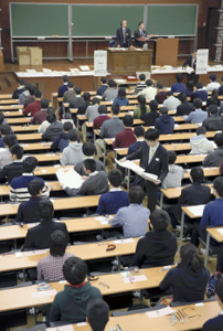 国公立大２次試験スタート…文系の志願者数増加 2016年02月25日 11時48分