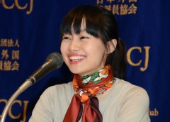 忽那汐里、ビートたけしに産毛を剃られる