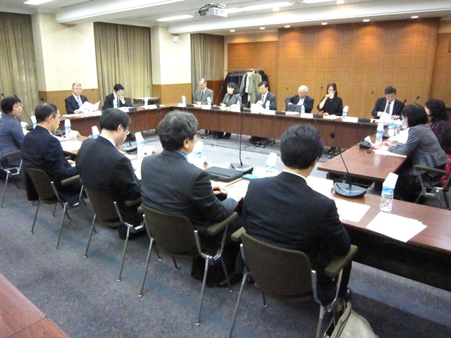 医療費、８４００億円増試算 子どもの窓口負担無料化で
