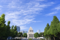 民主・維新新党は「増税断行・若者にツケを回さない」を訴えるべきだ