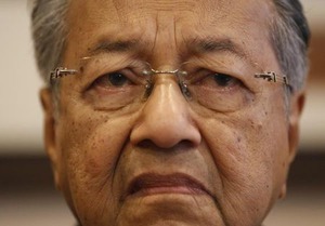マレーシアのマハティール元首相が与党離党、「汚職支援」と批判