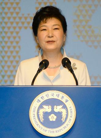 慰安婦合意の履行努力を 朴大統領「韓日関係、新時代へ」