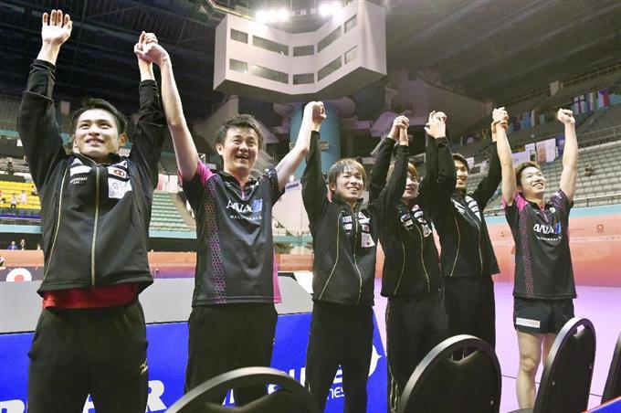 日本、３９年ぶりに決勝へ 世界卓球団体男子