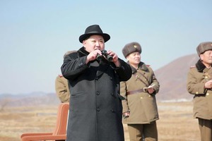 北朝鮮:核実験継続を指示…金第１書記、ミサイル訓練視察