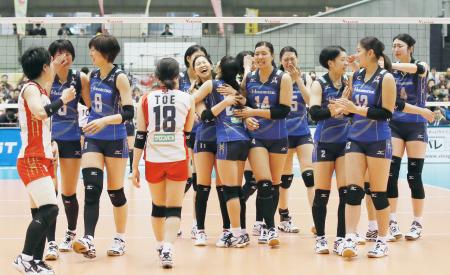 久光製薬、５度目の優勝 日立に逆転勝ち／バレー