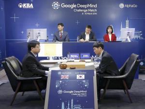 囲碁の人工知能が３連勝、最強棋士との対決制す