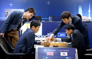 囲碁トップ棋士に完勝 人工知能に「大局観」 井山６冠「恐ろしい」