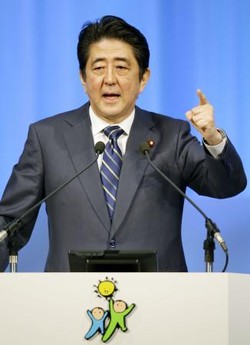 安倍首相、自民党大会で参院選勝利へ決意