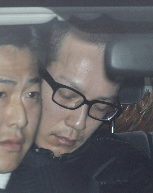 劇団員殺害:「手で首絞めた後、部屋のひも状のもので」