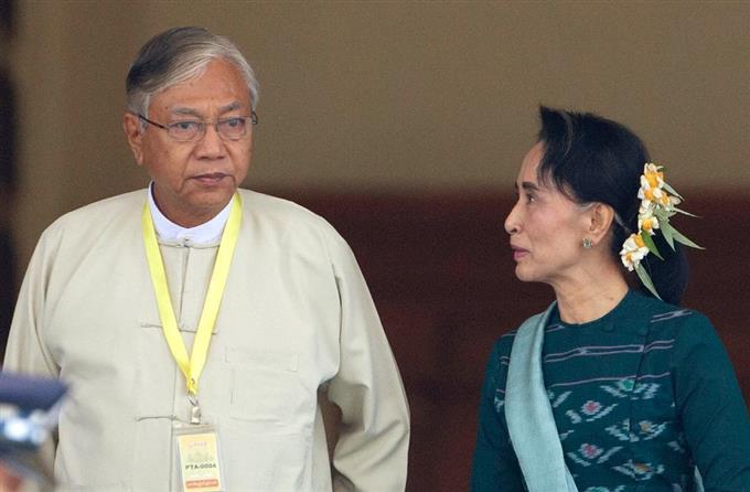 ミャンマー新政権 二重構造、危うさも スーチー氏「大統領の上」