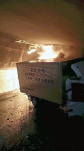 山陽道事故、渋滞後尾にトラック突入…数台大破 2016年03月17日 23時24分