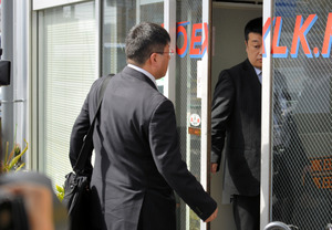 山陽道トンネル事故:速度緩めず突っ込む 前方不注意か