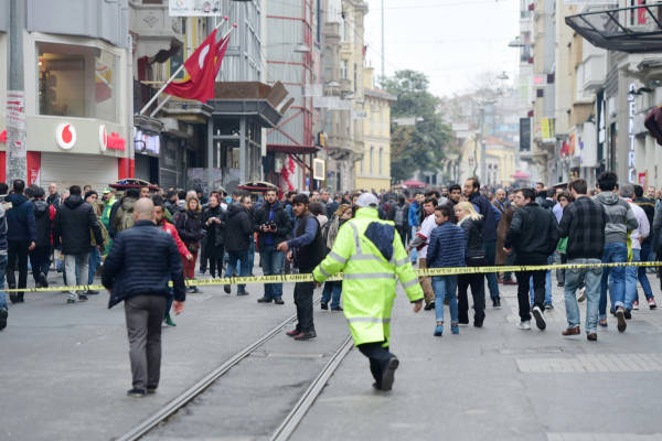 イスタンブール繁華街で自爆テロか、４人死亡 2016年03月19日 21時46分