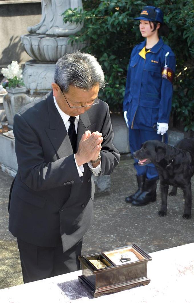 貢献に感謝、警察犬慰霊＝昨秋以降埋葬の４頭―警視庁