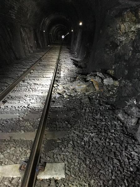 ＪＲ釜石線、トンネル内で壁が崩落