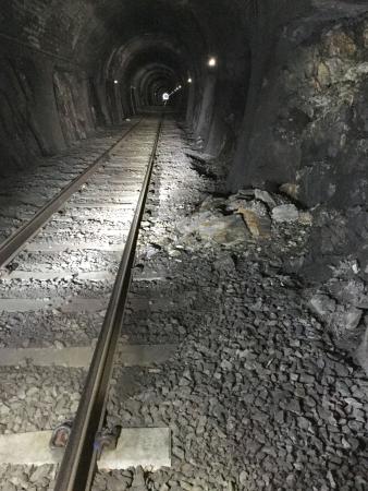 釜石線トンネルで壁の一部が崩落 けが人なし