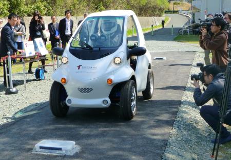 バッテリー搭載しないＥＶ 専用道から電気エネルギー