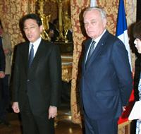 日仏外相が会談、対テロ連携強化 をサミット議題に 南シナ海の現状変更認めず