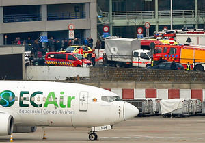 ブリュッセル同時テロか 空港や地下鉄で爆発２０人死亡