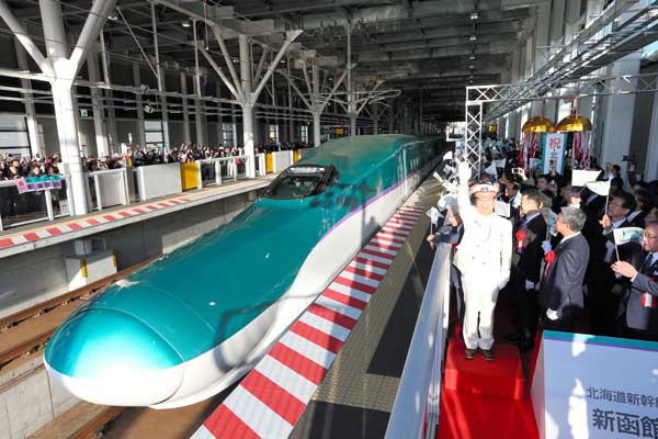 利用者ら「やっとこの日が来た」 北海道新幹線開業