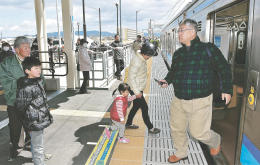 ＜仙石線＞新駅開業 生活再建へ鉄路で一歩