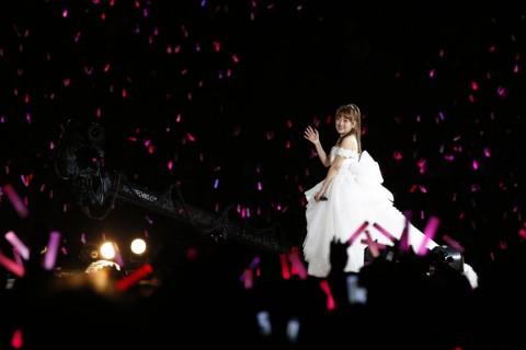 高橋みなみ メンバー抱き寄せ「AKB48の未来を託します」