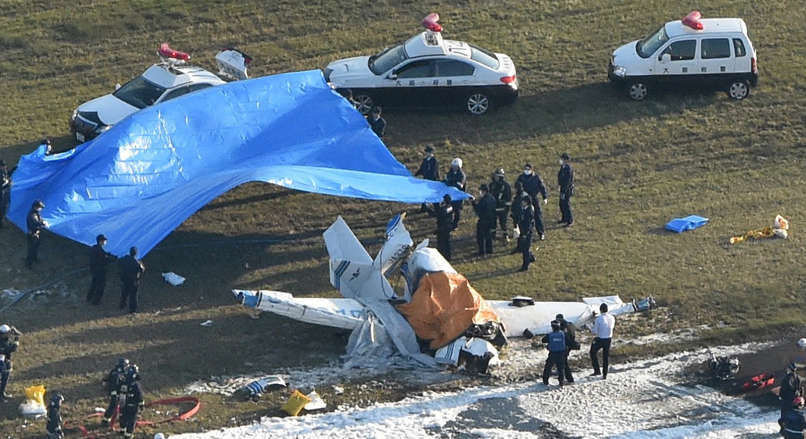 滑走路に機体衝突痕＝大阪小型機墜落―運輸安全委