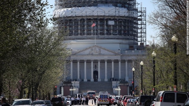米連邦議会で発砲、男を拘束 テロの可能性なし