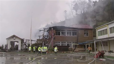神奈川最古の木造小学校舎が全焼