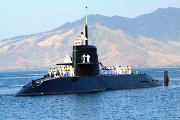 フィリピンに海自潜水艦 15年ぶり寄港、中国けん制