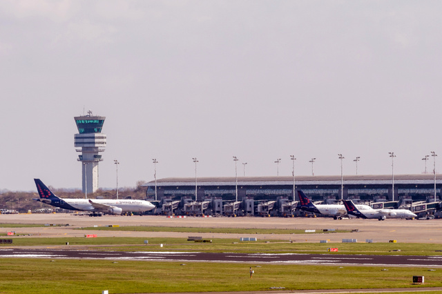 爆発事件のブリュッセル空港が12日ぶり再開、発着数便のみ