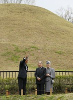 両陛下、高松塚古墳を視察＝奈良