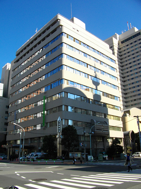 同居男性を刺した疑い、４９歳現行犯逮捕 男性は死亡