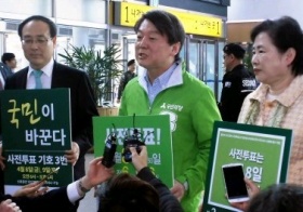 韓国総選挙、混戦のまま終盤へ 「第三極」上げ潮ムード