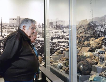 「世界でいちばん貧しい大統領」が広島訪問 原爆資料館を見学
