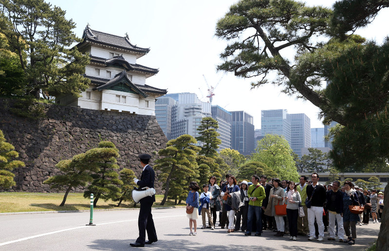 皇居の参観、規模拡大 ６月から当日受け付けも
