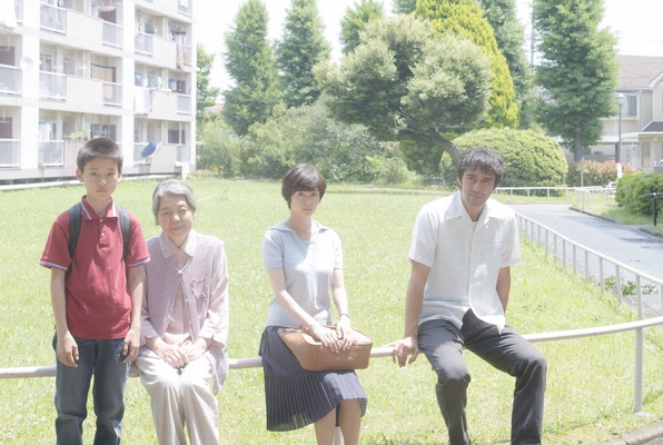是枝監督３作連続カンヌ出品 阿部寛主演「海よりもまだ深く」