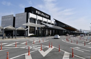 熊本空港、ターミナル閉鎖 16日は全便欠航