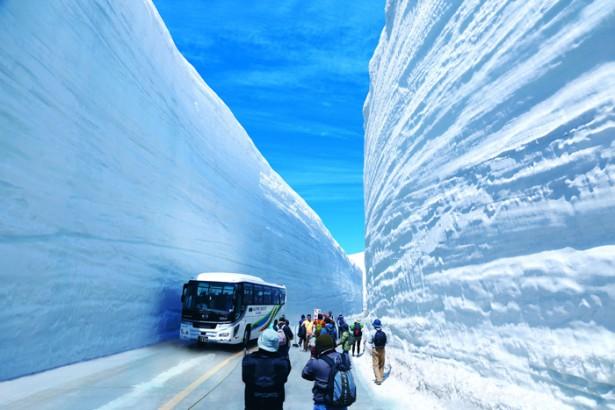 アルペンルートが全線開通＝「雪壁」例年より低め―富山